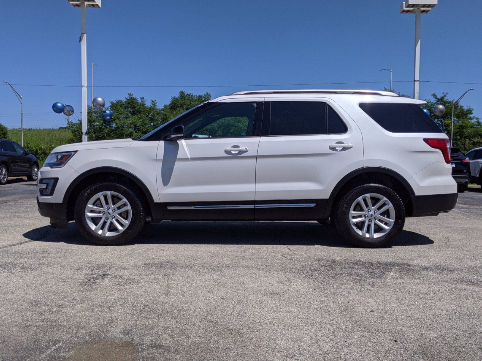 Pre-Owned 2017 Ford Explorer XLT FWD Sport Utility