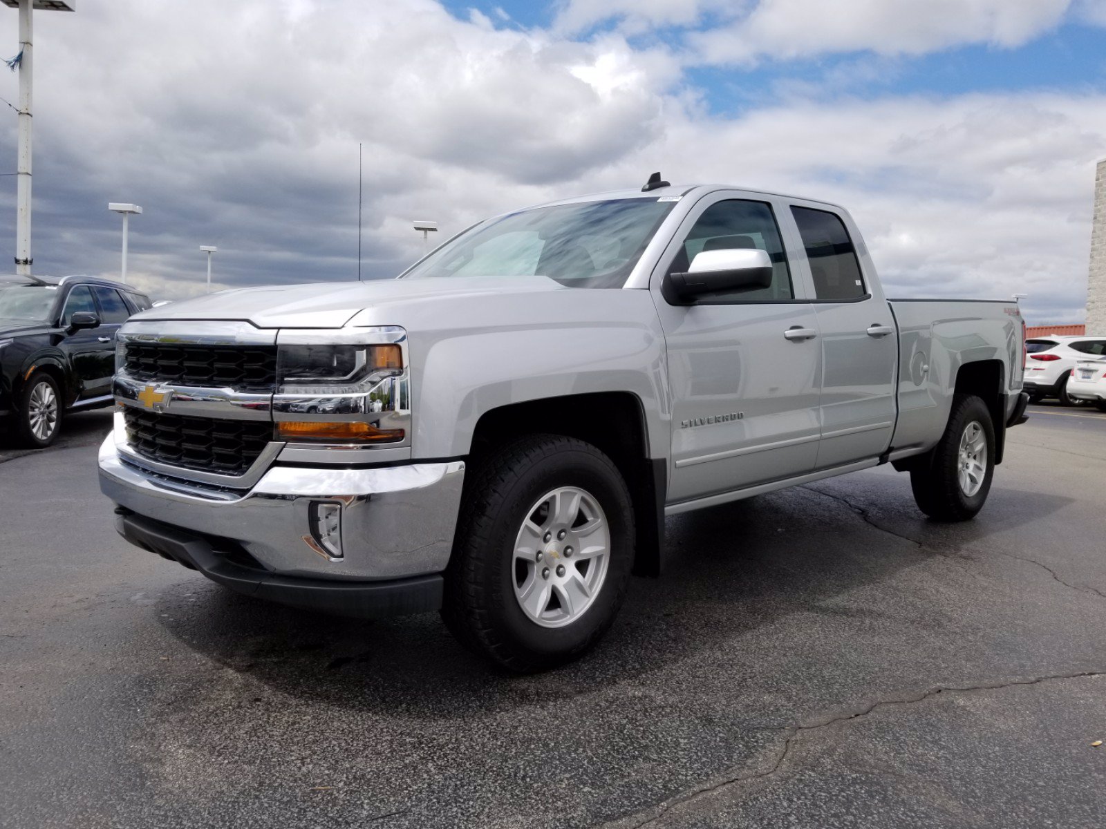 Pre-Owned 2017 Chevrolet Silverado 1500 LT 4WD Extended Cab